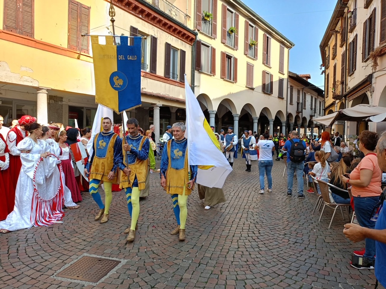 Ritaglio stampa: Una raccolta fondi per sostenere il Palio di Abbiategrasso
